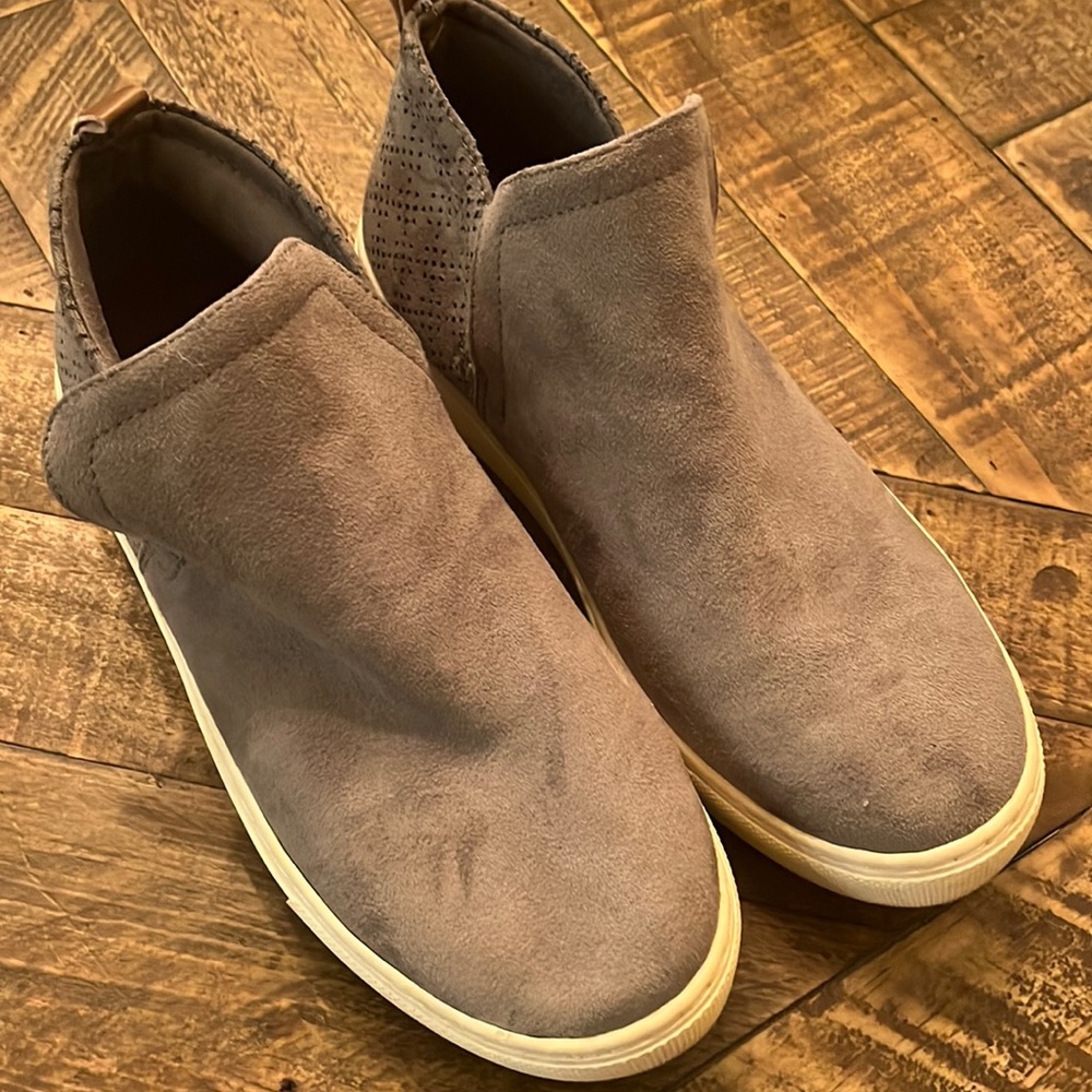 Dr. Scholls slip on sneakers